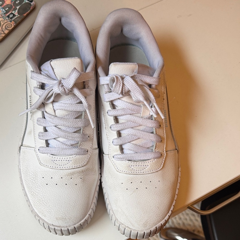 White tie up sneakers